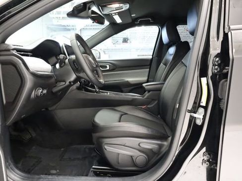 Used 2025 Jeep Compass Latitude AWD/4WD image 12