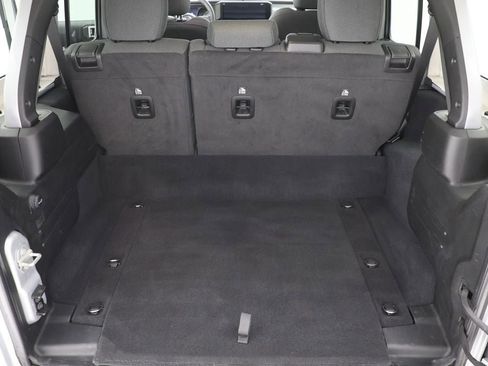 Used 2024 Jeep Wrangler Unlimited AWD/4WD image 28