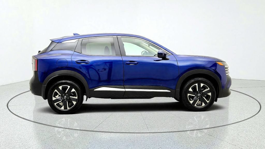 Used 2025 Nissan Kicks SV AWD/4WD image 4