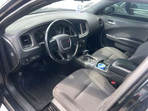 Used 2019 Dodge Charger SXT w/ Blacktop Package RWD image 3
