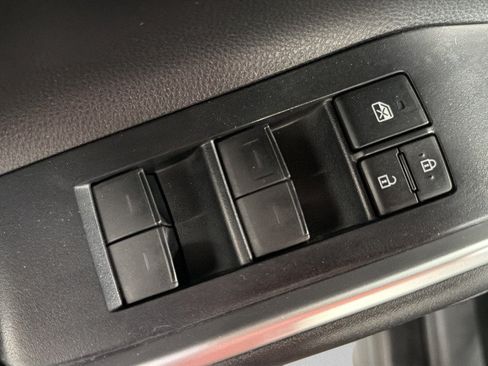 Used 2021 Toyota Highlander XLE AWD/4WD image 15