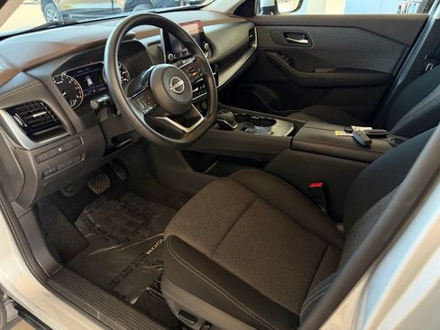 Used 2023 Nissan Rogue SV FWD image 11