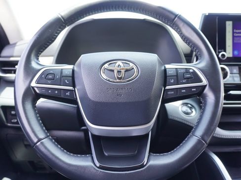 Used 2023 Toyota Highlander LE FWD image 23