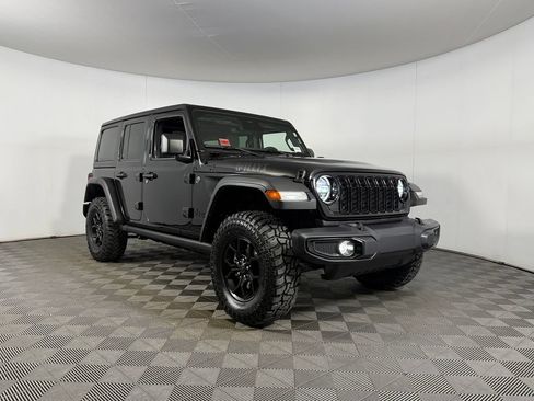 Used 2025 Jeep Wrangler Unlimited Sport AWD/4WD image 2