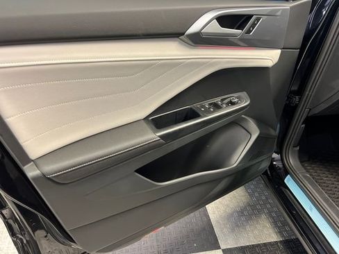 New 2025 Volkswagen Taos SEL image 7