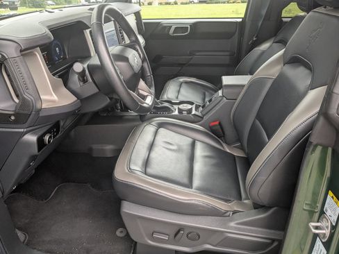 Used 2025 Ford Bronco Outer Banks AWD/4WD image 13