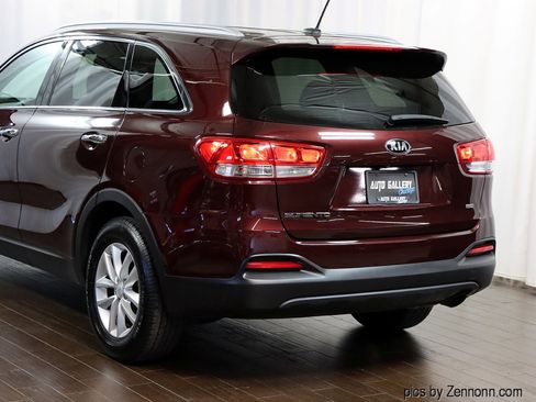 Used 2017 Kia Sorento AWD image 8