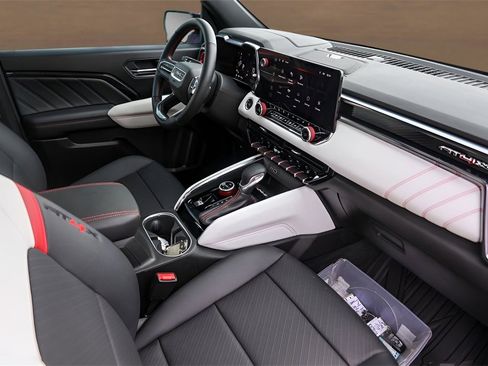 Used 2024 GMC Canyon AT4X image 31