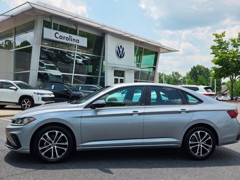 Used 2025 Volkswagen Jetta Sport FWD image 2