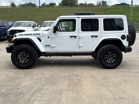 Used 2024 Jeep Wrangler Unlimited Rubicon AWD/4WD image 11