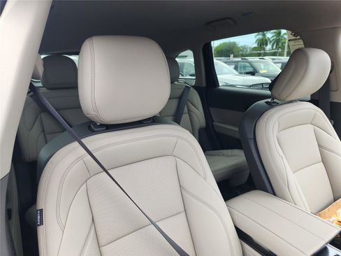 New 2025 Lincoln Nautilus Premier image 25