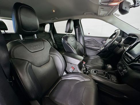 Used 2019 Jeep Cherokee Limited image 32