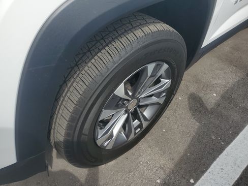 Used 2026 Chevrolet Equinox LT FWD image 5