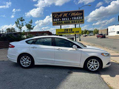 Used 2013 Ford Fusion SE FWD image 2