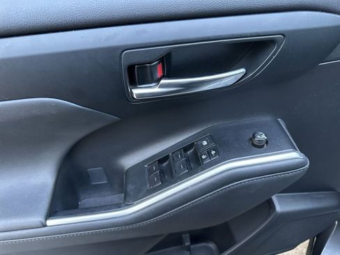 Used 2023 Toyota Highlander XLE image 13