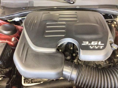 Used 2014 Chrysler 300 AWD w/ Driver Convenience Group image 29