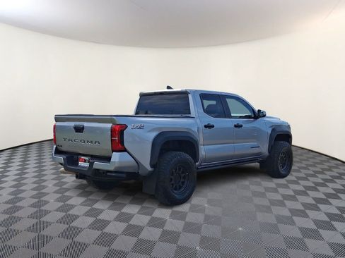 Used 2025 Toyota Tacoma TRD Off-Road AWD/4WD image 5