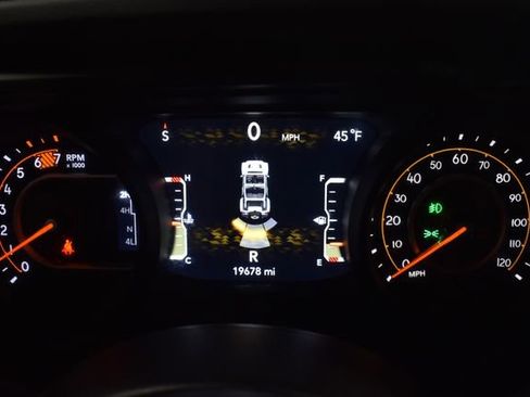 Used 2024 Jeep Wrangler Unlimited Sahara w/ Technology Group AWD/4WD image 16