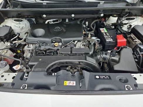 Used 2021 Toyota RAV4 XLE AWD/4WD image 12