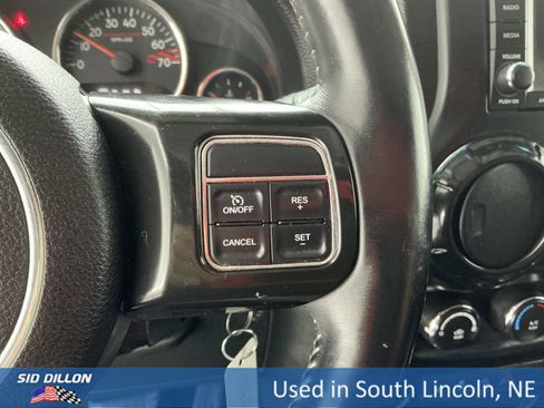 Used 2015 Jeep Wrangler Unlimited Rubicon image 9