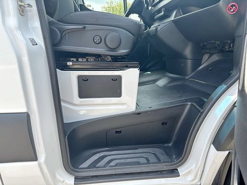 Used 2024 Mercedes-Benz Sprinter 2500 image 32