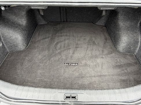 Used 2024 Nissan Altima 2.5 SV FWD image 8