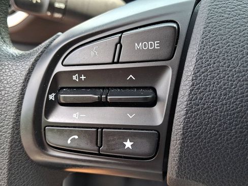 Certified 2024 Hyundai Venue SE FWD image 25