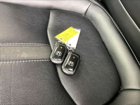Used 2025 Honda Pilot EX-L image 13