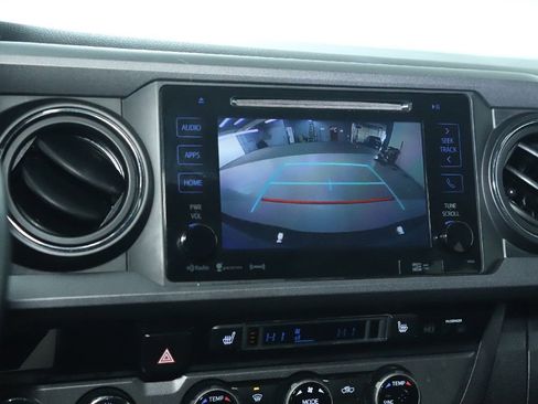 Used 2017 Toyota Tacoma TRD Off-Road w/ Premium & Technology Package image 31