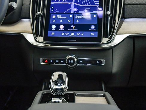 Certified 2025 Volvo XC90 B6 Plus w/ Protection Package Premier image 16