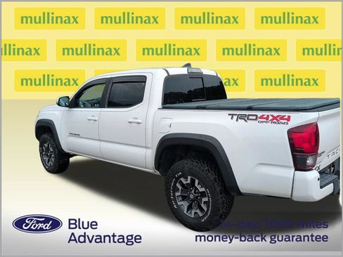 Used 2019 Toyota Tacoma TRD Off-Road w/ TRD Premium Off Road Package AWD/4WD image 3
