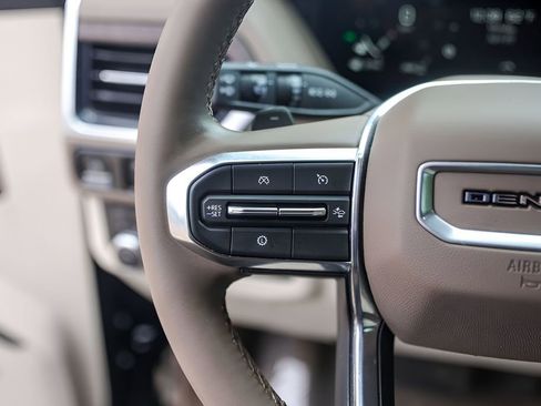Used 2025 GMC Yukon Denali w/ Sun & Power Step Package AWD/4WD image 19