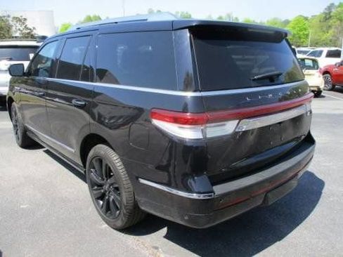 Used 2023 Lincoln Navigator Reserve image 3