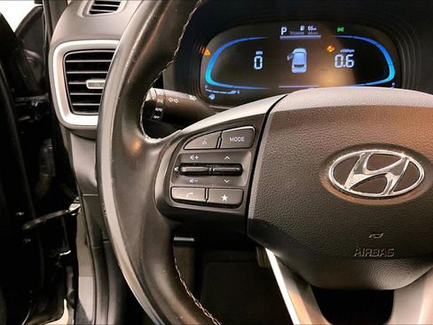 Used 2023 Hyundai Venue SEL FWD image 11