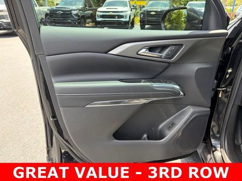 Used 2026 Chevrolet Traverse LT w/ Driver Confidence Package FWD image 12