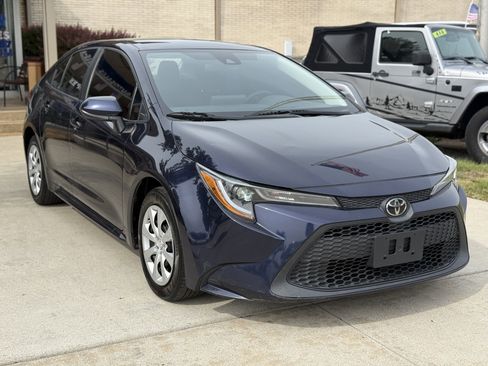 Used 2022 Toyota Corolla LE FWD image 3