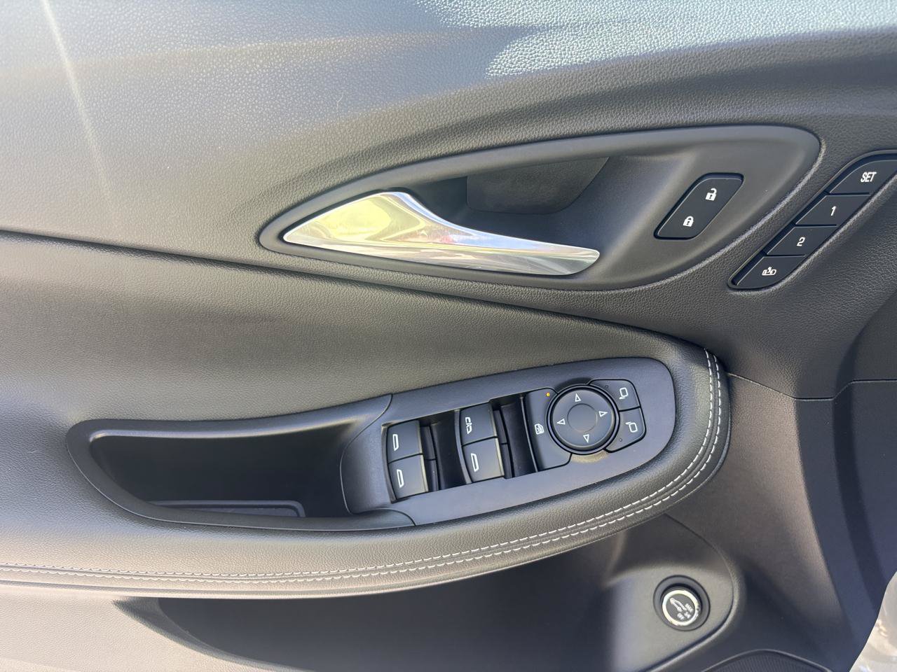 Used 2024 Buick Encore GX Avenir w/ Avenir Convenience Package AWD/4WD image 8