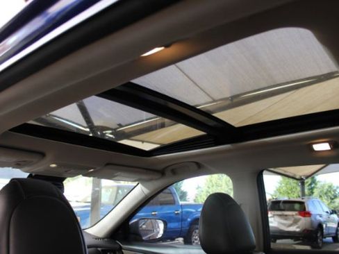 Used 2018 Nissan Rogue SL w/ Premium Package image 18