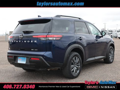 Used 2024 Nissan Pathfinder SV image 4