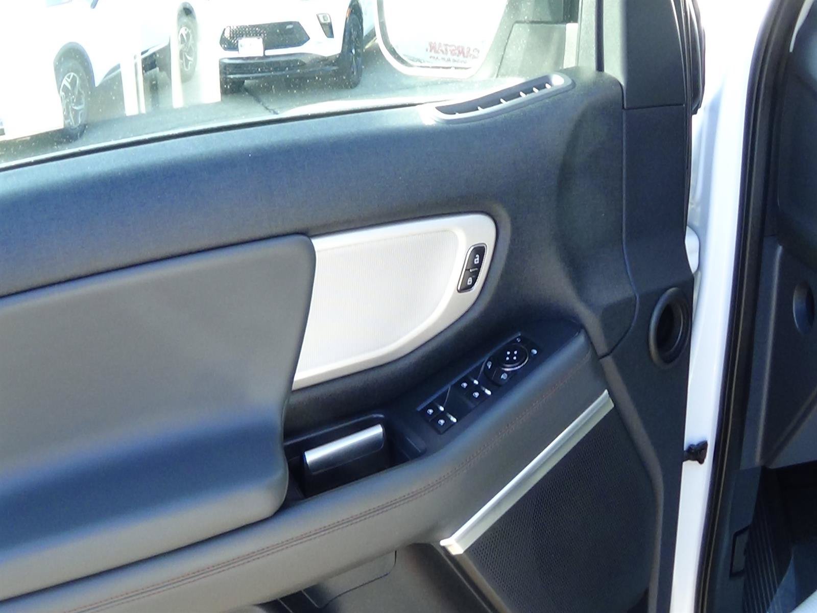 Used 2025 Ford Expedition Active AWD/4WD image 17