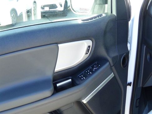 Used 2025 Ford Expedition Active AWD/4WD image 17