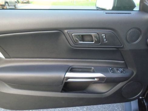 Used 2020 Ford Mustang Shelby GT500 w/ Technology Package image 12