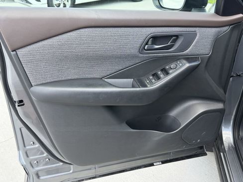 Used 2023 Nissan Rogue S AWD/4WD image 10