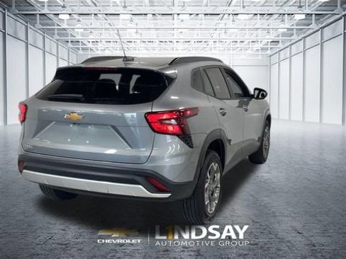 Used 2024 Chevrolet Trax LT FWD image 9