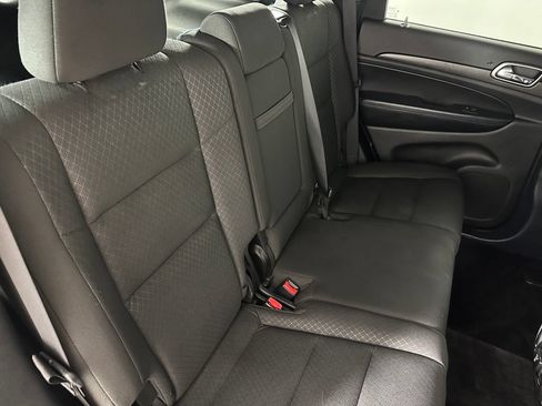 Used 2018 Jeep Grand Cherokee Laredo AWD/4WD image 30