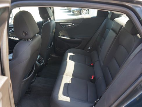 Used 2018 Chevrolet Malibu LT FWD image 14