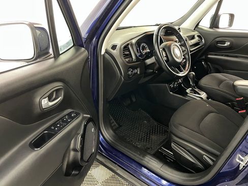 Used 2018 Jeep Renegade Altitude AWD/4WD image 16