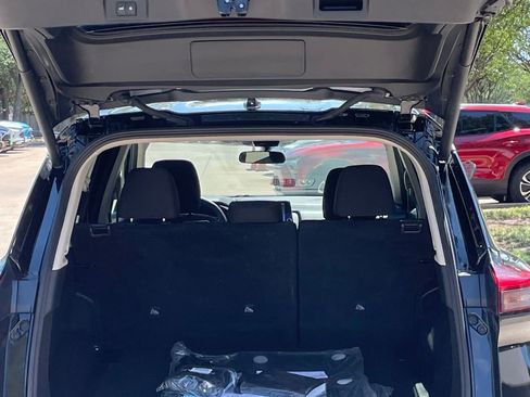 Used 2025 Nissan Rogue SV FWD image 25