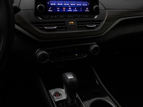 Used 2024 Nissan Altima 2.5 SV image 34