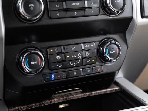 Used 2019 Ford F250 Lariat w/ Chrome Package AWD/4WD image 33